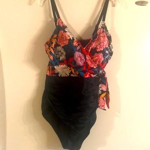 One piece swimsuit size M (8/10)